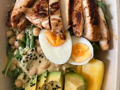 鸡肉牛油果芒果血橙酱色拉-Wagas沃歌斯(汇智店)