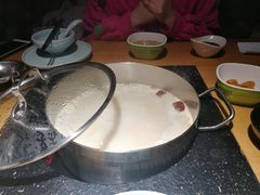 -洪氏嗨捞·广东猪肚鸡·椰子鸡火锅(西咸万象城店)