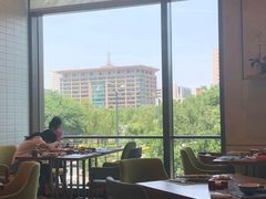 靠窗位-济南香格里拉·咖啡泉自助餐厅