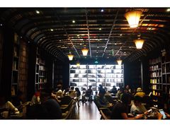 -钟书阁(松江泰晤士小镇店)