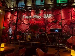 -FOUR PLAY BAR