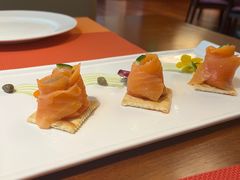 烟熏三文鱼玫瑰花开口三明治-上海金陵紫金山大酒店·汇海餐厅