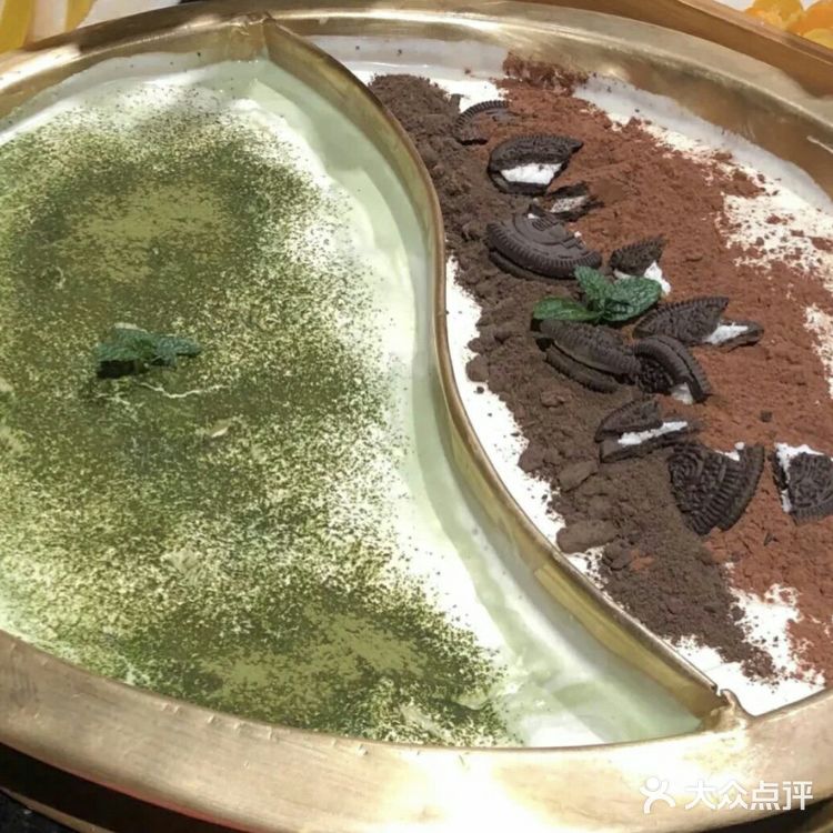 没什么事是一顿火锅解决不了的，如果有就两顿