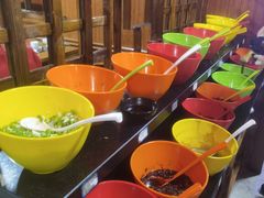 -果松木炭酸菜铜火锅·外婆参鸡汤