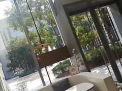 靠窗位-EVERNAKED裸蛋糕(SOHO天山店)