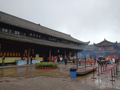 -峨眉山报国寺