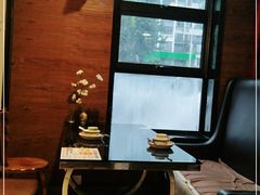 靠窗位-木卡买提新疆餐厅·清真(新里海顿公馆店)