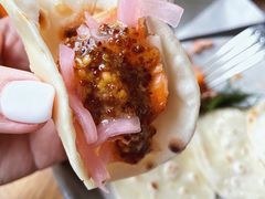 烟熏三文鱼配烤饺子皮和芥末籽酱-BOR Eatery(安福路店)