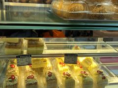 -白玉兰食品甜凤店(合生汇店)