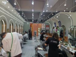 -妃格美发沙龙·烫发·染发