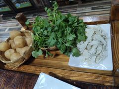 -陆记牛庄·碳锅龙虾烧烤(爱上花园店)