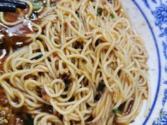 -渝之汇牛肉豌杂面
