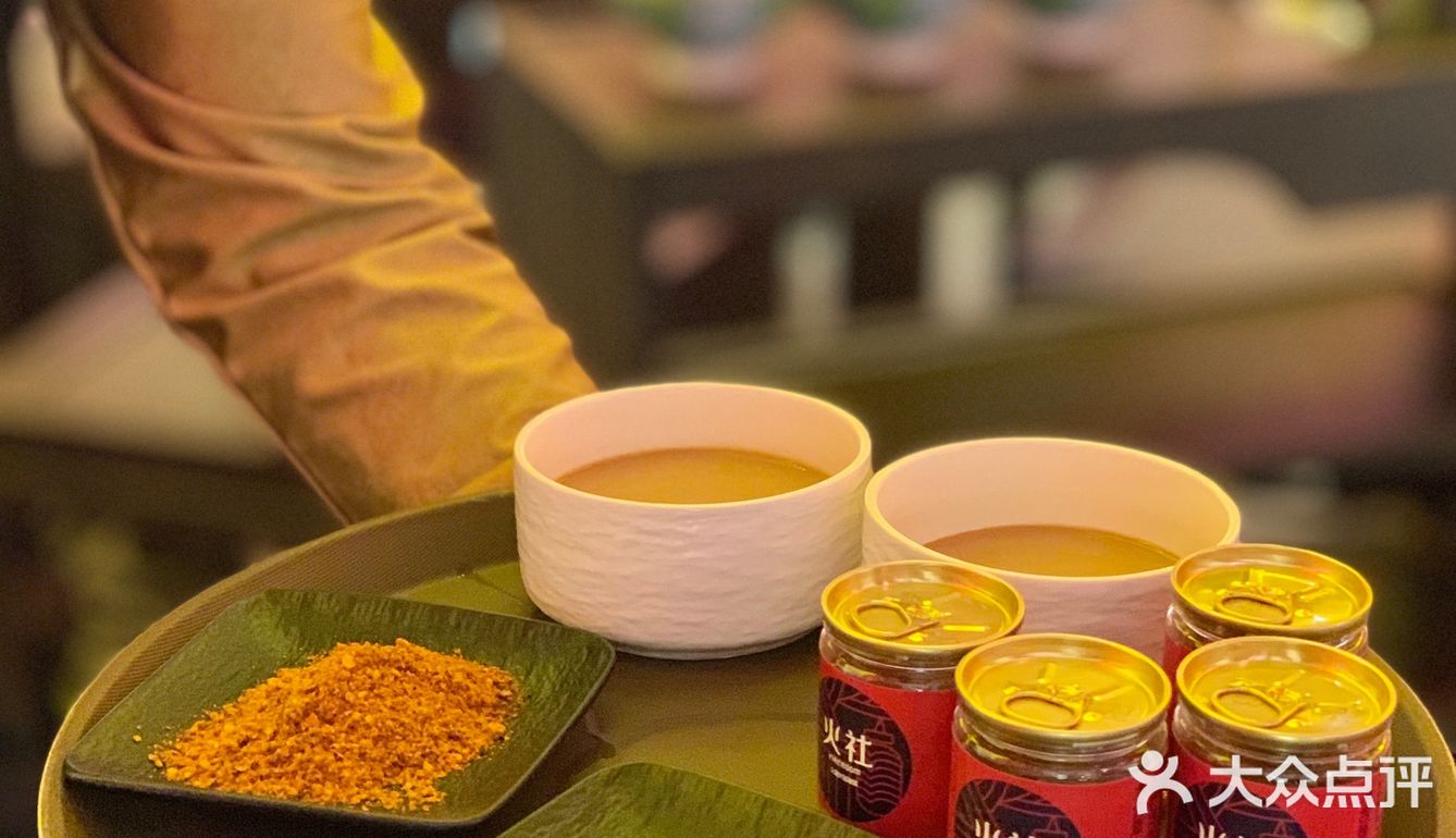 拜托小心点，别把牛油滴到邓伦脸上