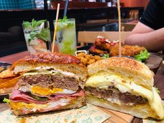 双蛋指椒牛肉汉堡-魏斯理汉堡(西安沣东吾悦店)