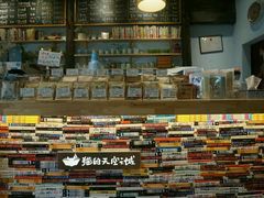 -猫的天空之城概念书店(杭州南宋御街店)