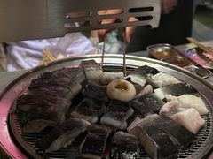 -围炉肉舍•炭烤活鳗•丹东海鲜烤肉(步行街店)