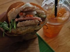 -Bánh Mì Huynh Hoa