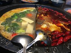 -三个四川人火锅(华联商厦店)