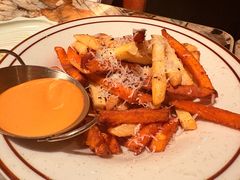 炸红薯条配黑松露芝士-BROWNSTONE布朗石西班牙餐厅(富城店)