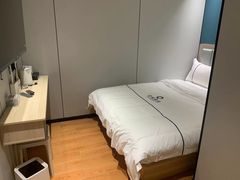 -全悦酒店(广州天河林和西地铁站店)