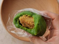 蛋黄肉松青团-沈大成(南京东路店)
