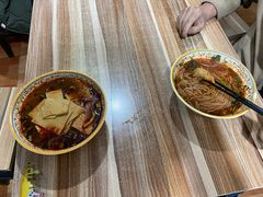 麻辣米线-老字号杨坡红油米线腊汁肉夹馍(东四道巷店)
