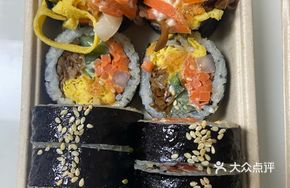 Egg Yolk and Pork Floss Seaweed Rice Roll