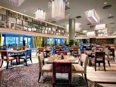 -上海滴水湖皇冠假日酒店