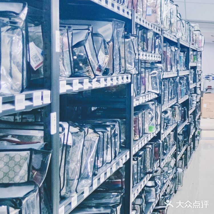 上万只包包！从没见过这么大的奢侈品仓库