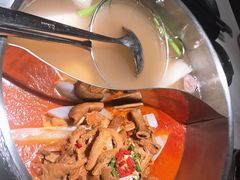 牛杂鸳鸯锅-左庭右院鲜牛肉火锅(浦江欢乐颂店)