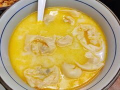 金汤黄鱼馄饨-蟹黄鱼·深夜面馆(巨鹿路店)
