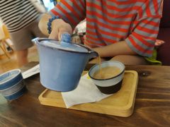 -彳亍咖啡·这里(水湾路店)