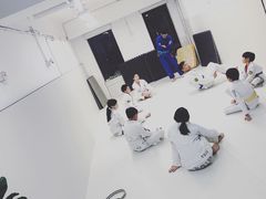 -菠萝格斗巴西柔术训练馆