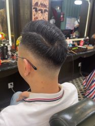 -海文先生国潮烫染男士理发馆