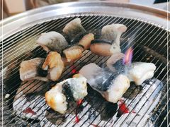 -围炉肉舍•炭烤活鳗•丹东海鲜烤肉(步行街店)