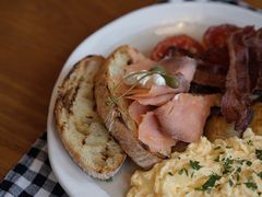 -ROAST coffee & eatery