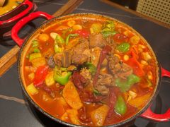珐琅锅大盘鸡-阿里家·新疆烤肉酒場