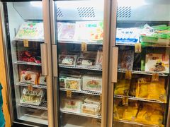 面包甜点陈列柜-锅圈食汇火锅烧烤食材超市(建东街店)