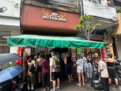 -Bánh Mì Huynh Hoa
