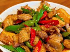 辣椒炒肉-丫丫蟹庄·苏式园林农家乐·阳澄湖大闸蟹(阳澄湖莲花岛店)