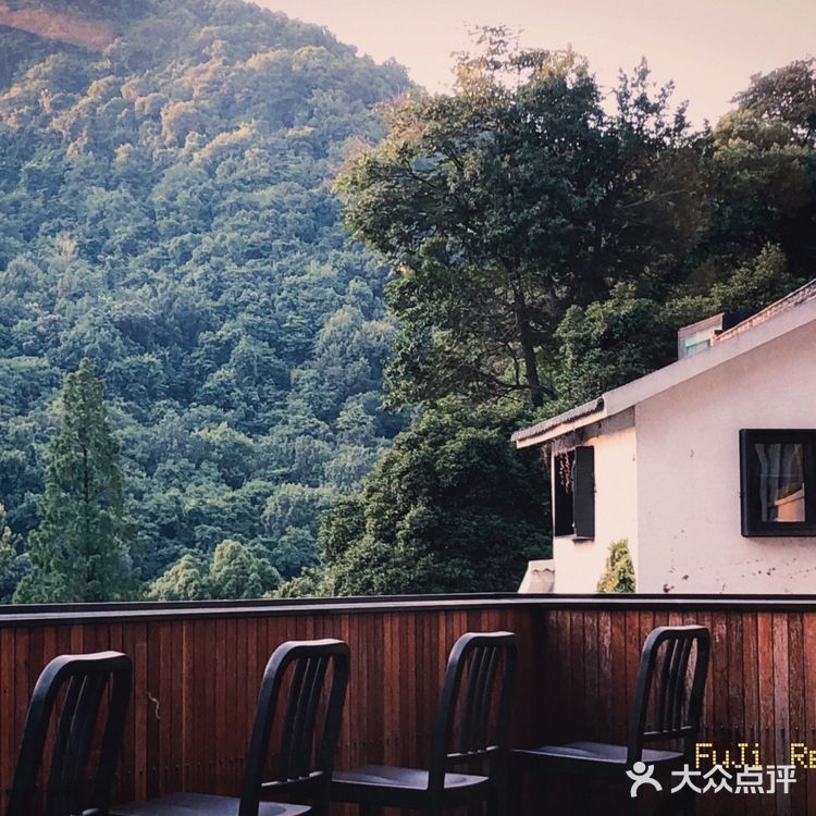 上山的环境还不错，路过南山路