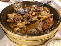 五指毛铜盘焗泉水鸡-围龙屋客家食府(福田店)