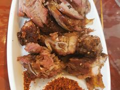 烤香猪拼盘-锅贴杨一手特色豆花烤鱼饭店(荔波美食街店)