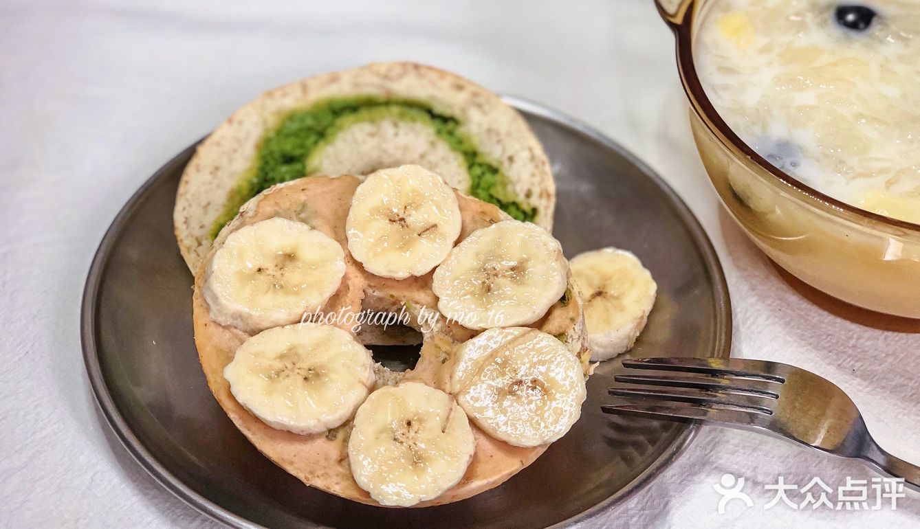 5/25 Monday ｜鲜奶苹果银耳羹 ·花生酱香蕉贝果🥯