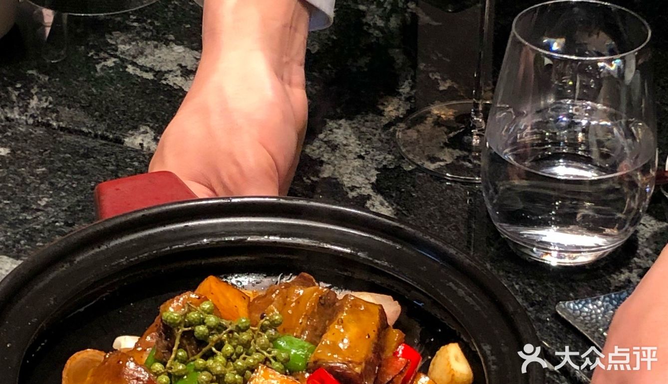 品鉴珍馐佳肴，尽享茶艺之美