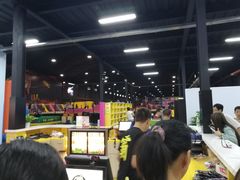 -嘿哟动霸CHUA·新潮玩运动娱乐中心·蹦床滑冰团建乐园