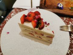 草莓乌龙千层蛋糕-Toris(LuOne凯德晶萃广场店)