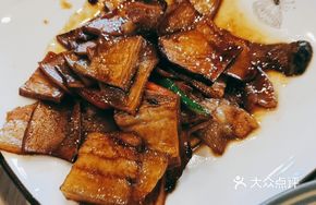 Braised Pork with King Oyster Mushrooms