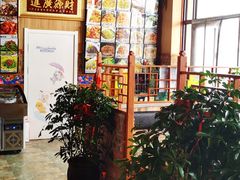 -乡村木柴铁锅炖饭店