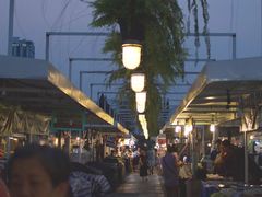 -席娜卡琳火车铁道夜市
